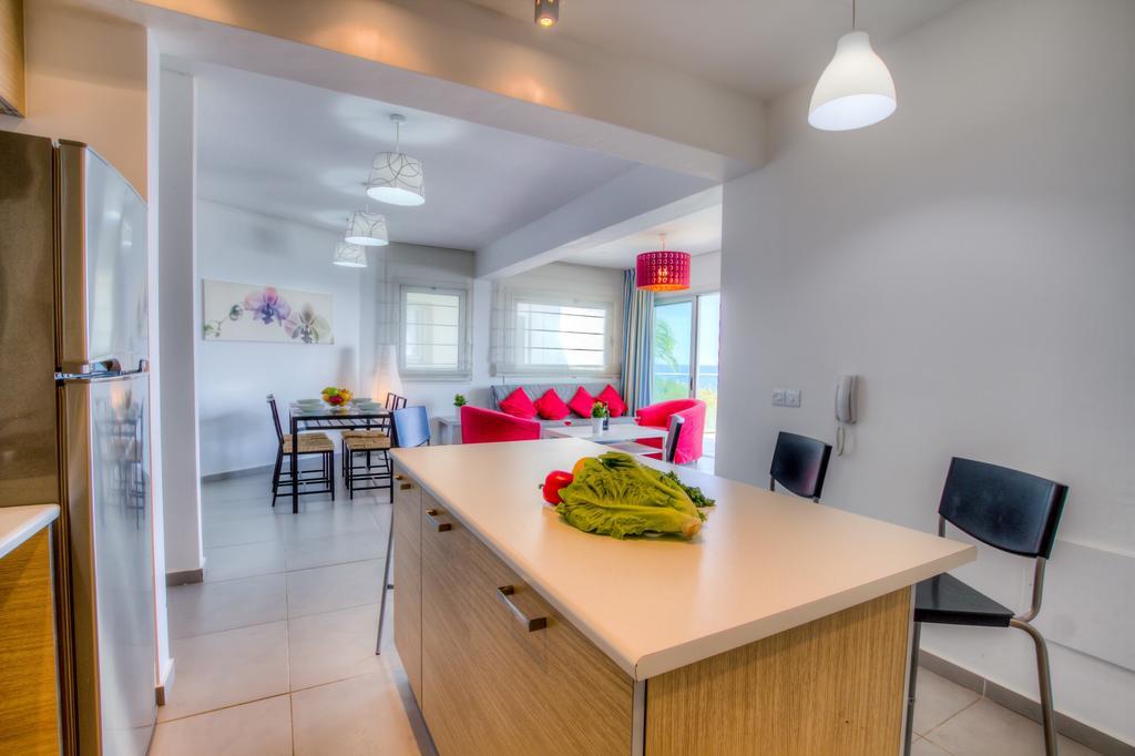 Beachfront Trident Protaras Zewnętrze zdjęcie